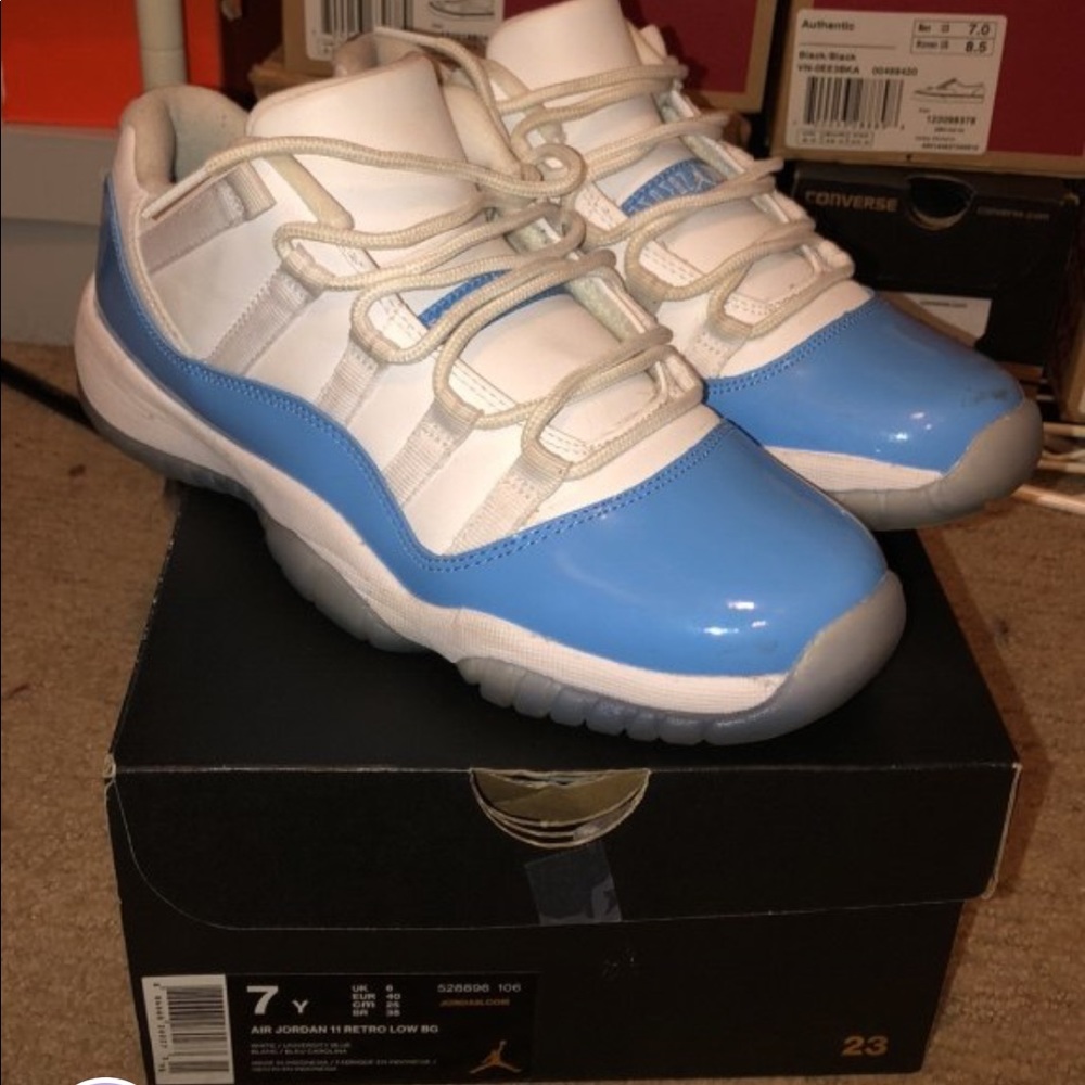 Air Jordan 11 Low Retro BG SIZE 7Y.
